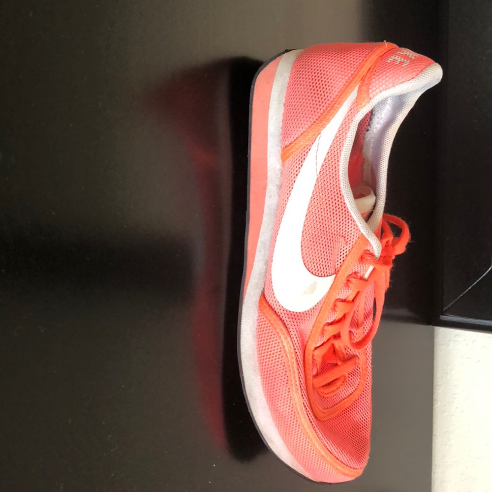 Nike women’s tennis shoes